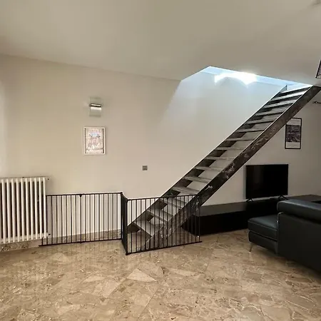 Gorgeous 5 Bedroom With Air Con, Heated Pool And Garden For 12 ヴィラ *