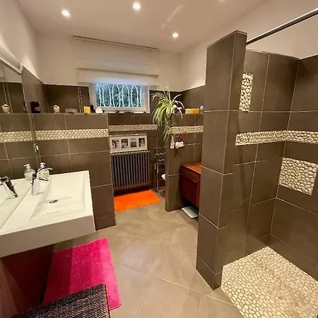 ヴィラ Gorgeous 5 Bedroom With Air Con, Heated Pool And Garden For 12 *