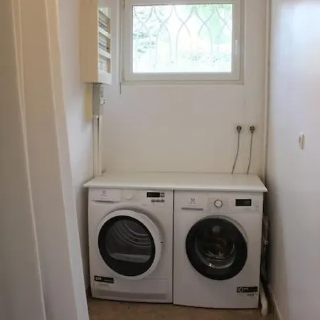 ヴィラ Gorgeous 5 Bedroom With Air Con, Heated Pool And Garden For 12 *
