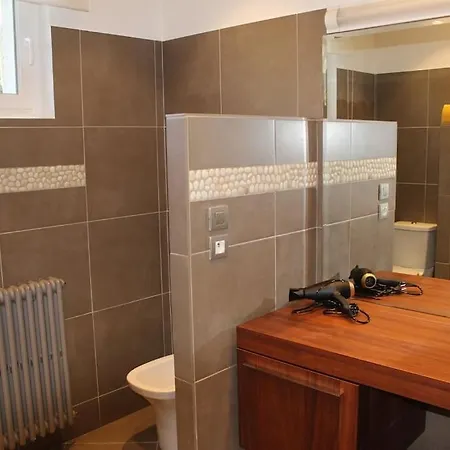 Gorgeous 5 Bedroom With Air Con, Heated Pool And Garden For 12 *