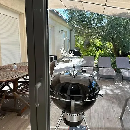 Gorgeous 5 Bedroom With Air Con, Heated Pool And Garden For 12 Villemoustaussou