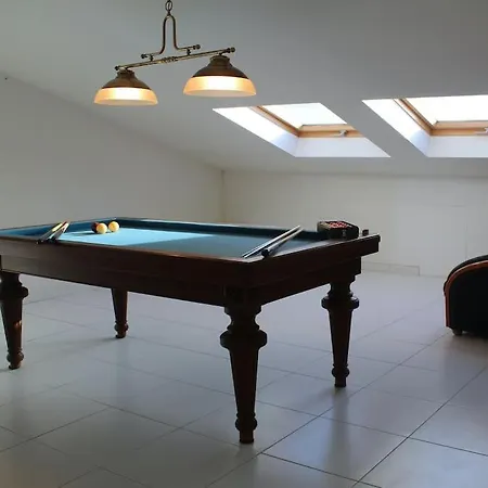 Gorgeous 5 Bedroom With Air Con, Heated Pool And Garden For 12 ヴィラ *