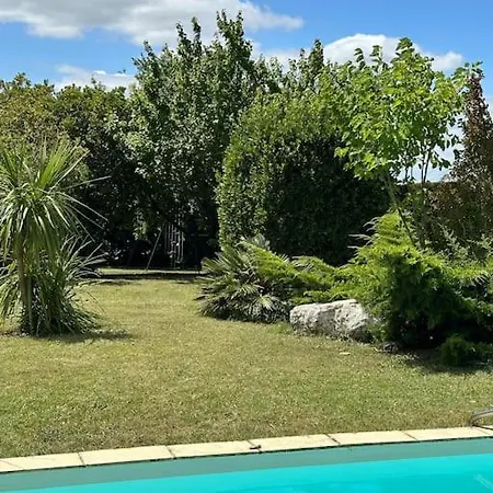 Gorgeous 5 Bedroom With Air Con, Heated Pool And Garden For 12