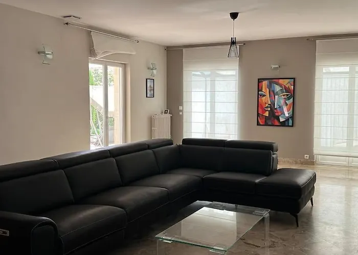 Gorgeous 5 Bedroom With Air Con, Heated Pool And Garden For 12 Villa Villemoustaussou