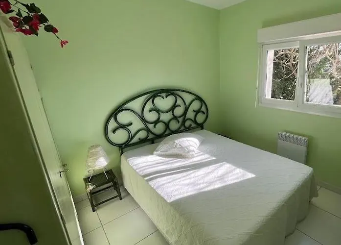 Gorgeous 5 Bedroom With Air Con, Heated Pool And Garden For 12 *