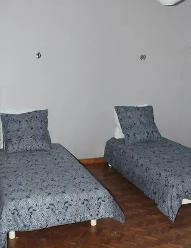 Villa Gorgeous 5 Bedroom With Air Con, Heated Pool And Garden For 12