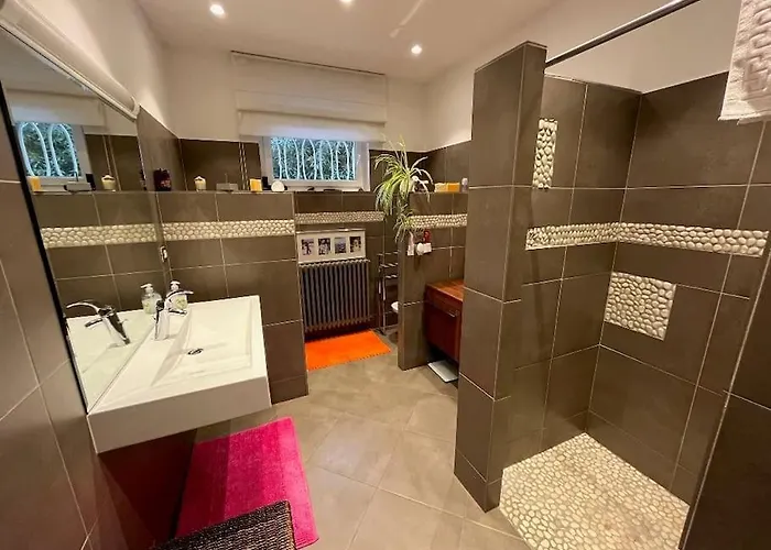 Villa Gorgeous 5 Bedroom With Air Con, Heated Pool And Garden For 12 *