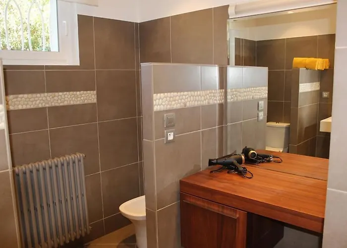 Gorgeous 5 Bedroom With Air Con, Heated Pool And Garden For 12 *