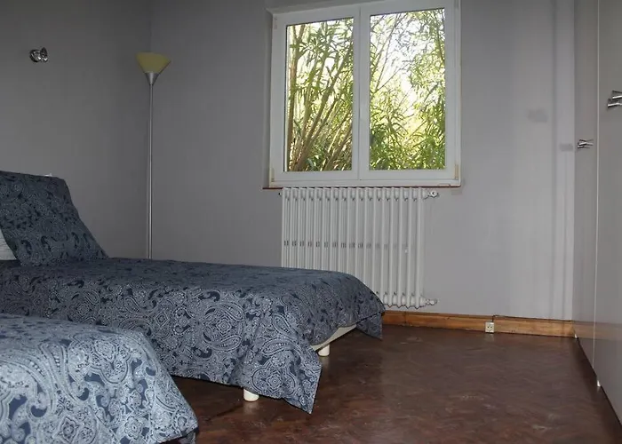 Gorgeous 5 Bedroom With Air Con, Heated Pool And Garden For 12 Villa