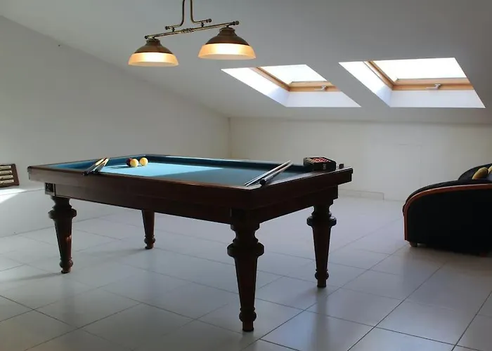 Gorgeous 5 Bedroom With Air Con, Heated Pool And Garden For 12 Villa *