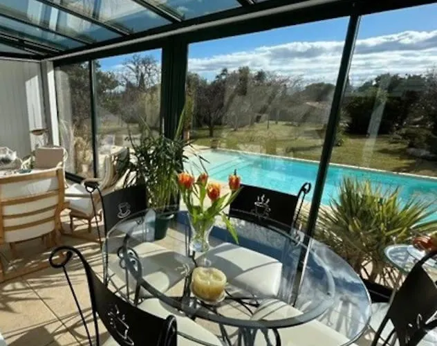 Gorgeous 5 Bedroom With Air Con, Heated Pool And Garden For 12 Villemoustaussou