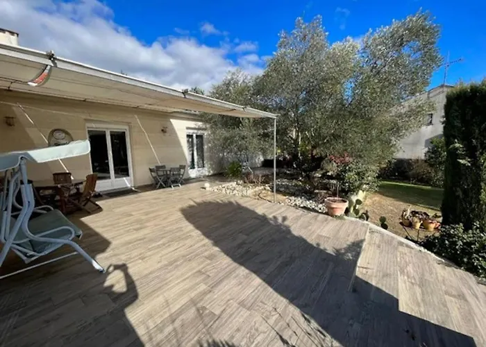 Villa Gorgeous 5 Bedroom With Air Con, Heated Pool And Garden For 12