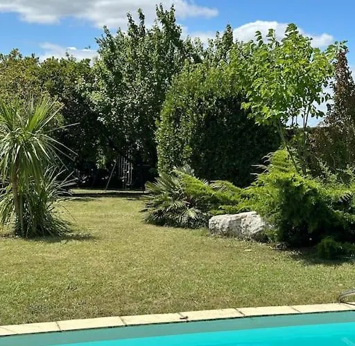 Gorgeous 5 Bedroom With Air Con, Heated Pool And Garden For 12
