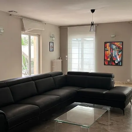 Gorgeous 5 Bedroom With Air Con, Heated Pool And Garden For 12 Villa Villemoustaussou