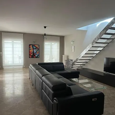 Gorgeous 5 Bedroom With Air Con, Heated Pool And Garden For 12 *